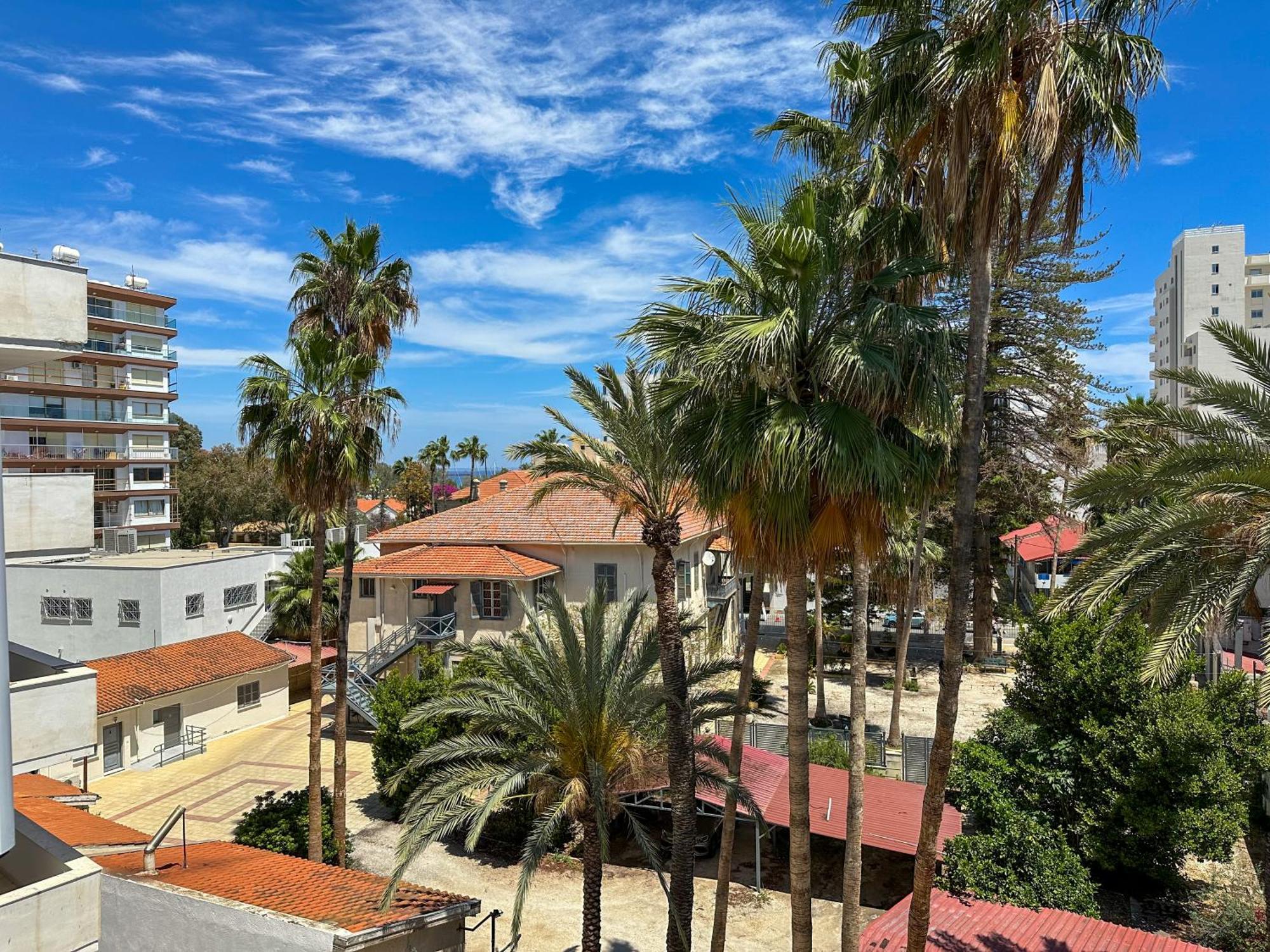 Real Center Apartment Larnaca Exterior photo